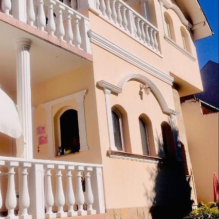 Apartament Adam Apartmanhaz Segedyn Zewnętrze zdjęcie