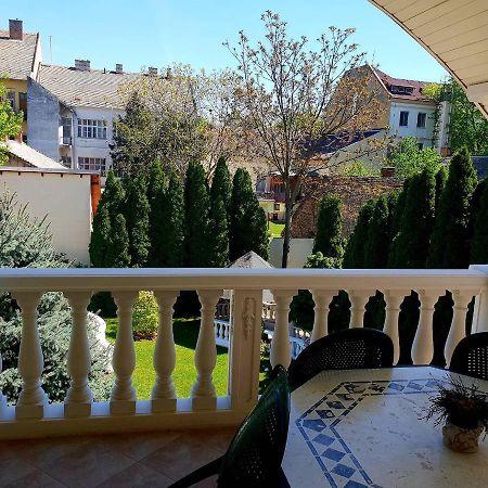 Apartament Adam Apartmanhaz Segedyn Zewnętrze zdjęcie