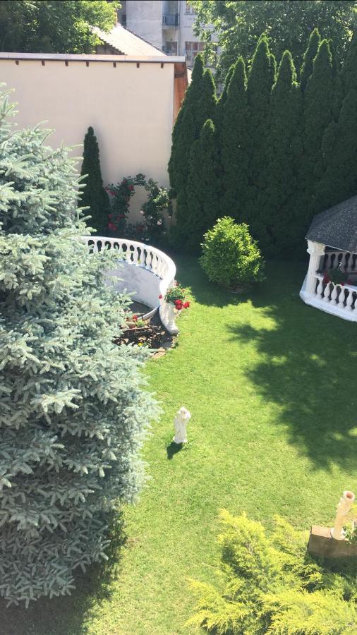 Apartament Adam Apartmanhaz Segedyn Zewnętrze zdjęcie