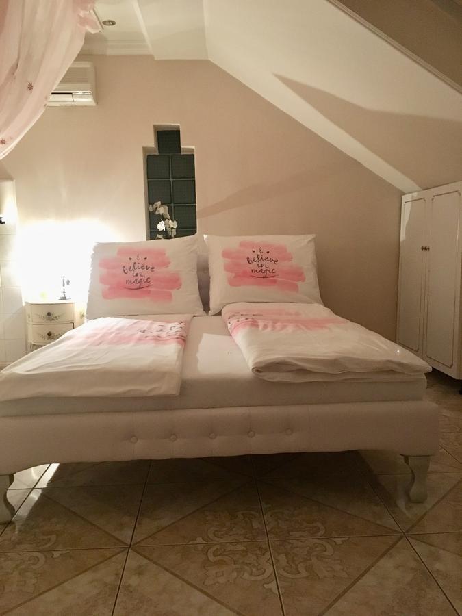 Apartament Adam Apartmanhaz Segedyn Zewnętrze zdjęcie